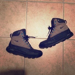 Nike Lunarlon hiking boots